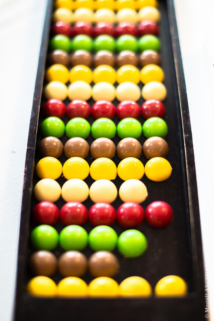 Bonbons chocolat, yuzu, violette, Manzana, création de Simon Pacary