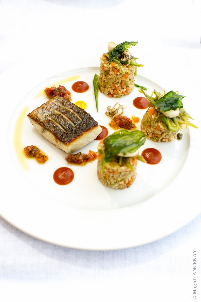 Maigre rôti sur peau, Risotto de Boulgour aux soupions en Persillade, Huile vierge au citron