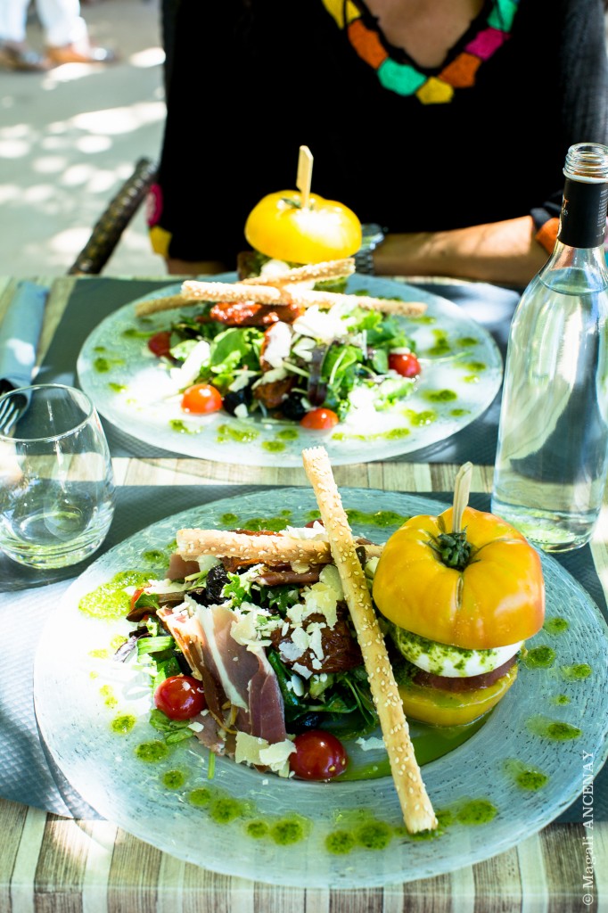 Déjeuner à la Brasserie La Fontaine, une belle salade comme je les aime !