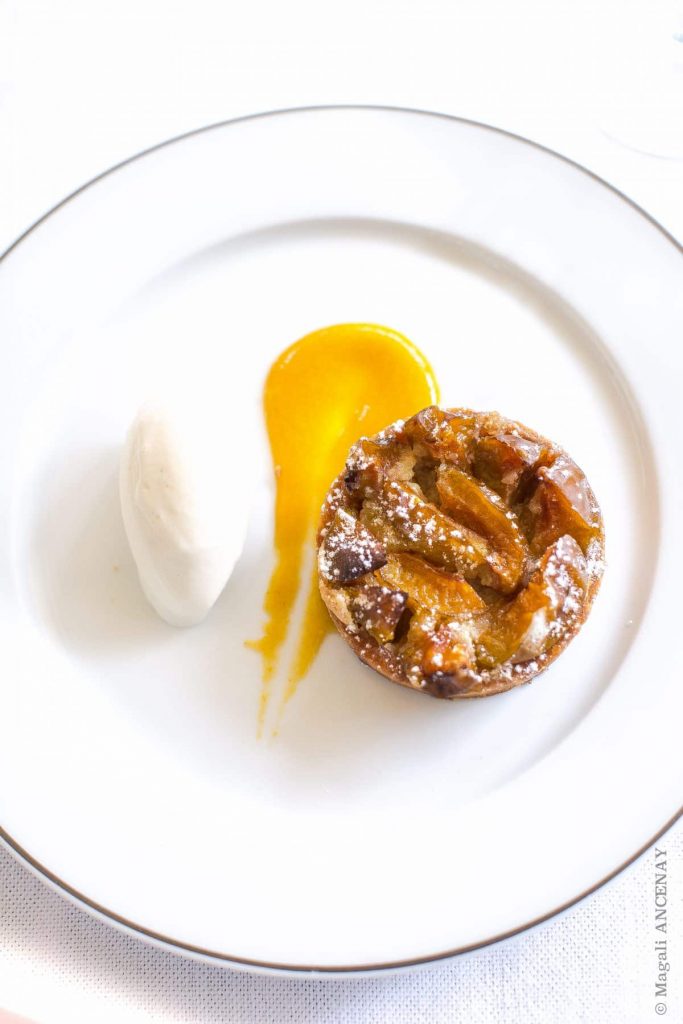 Tartelette aux prunes de Brignoles, glace à l'Amande