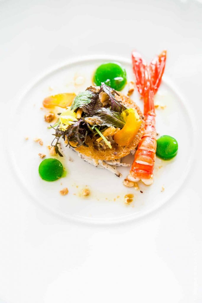 Rémoulade de céleri aux truffes d'automne....Poutargue, crevette carabineros et pousse de salade